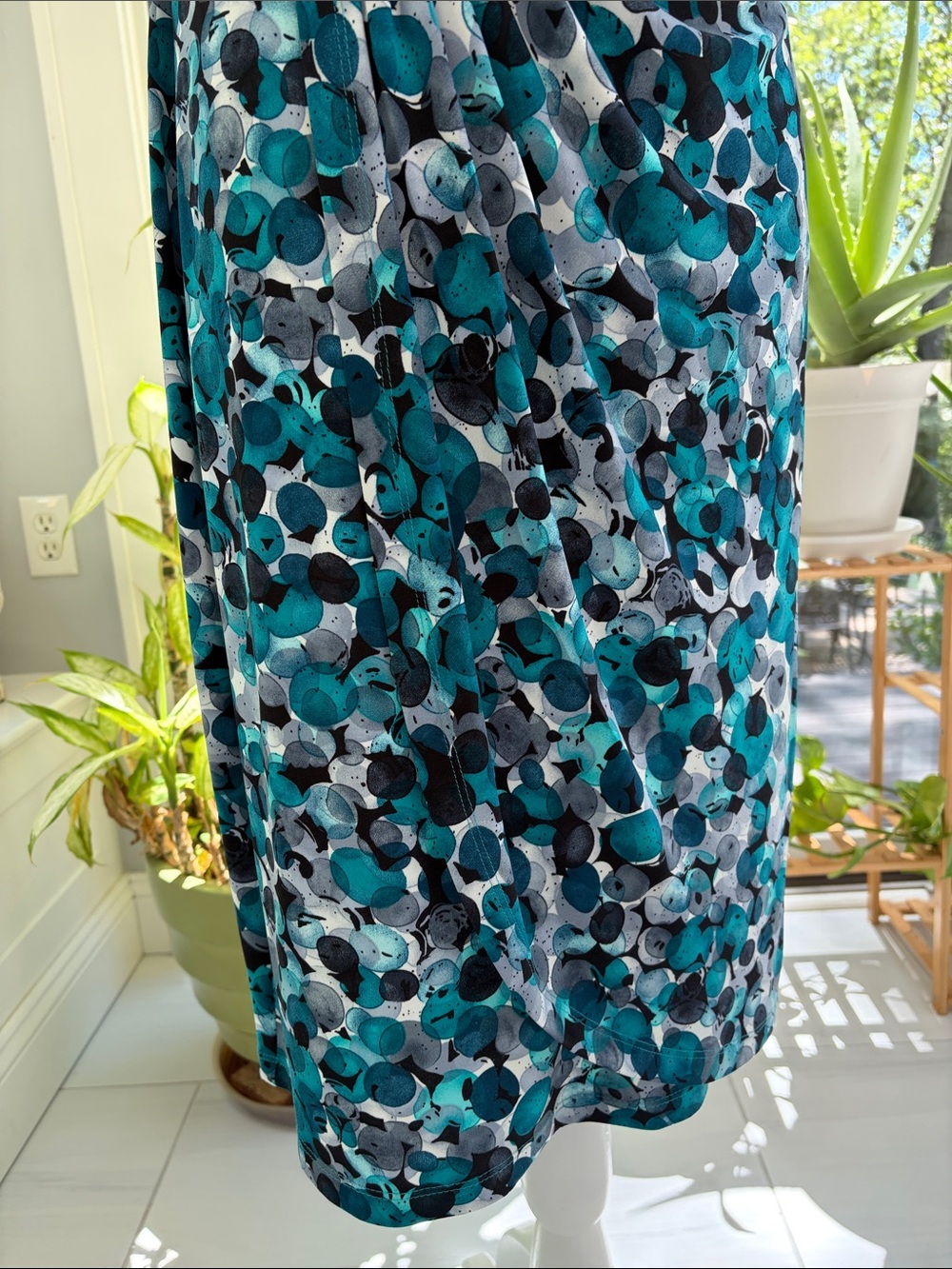 Teal and Black Dot Print Ruched Sheath Dress - Picture 4 of 7